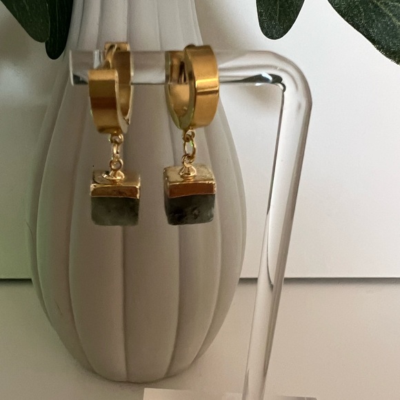 Stone Dainty Gold Hoops - Elegant Classic Earrings - Small Minimalist Hoop - Picture 10 of 16